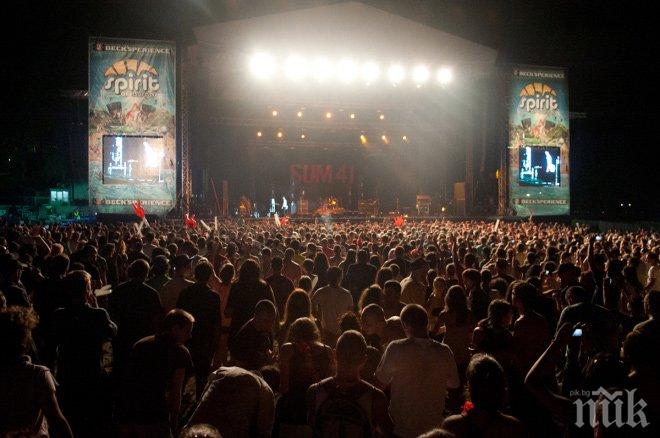 Рекорд на Spirit of Burgas: 47 хиляди посетиха фестивала за два дни. Вижте емоцията от втората вечер (видео)