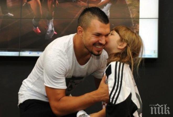 Божинов зарадва най-малката си фенка (снимки)