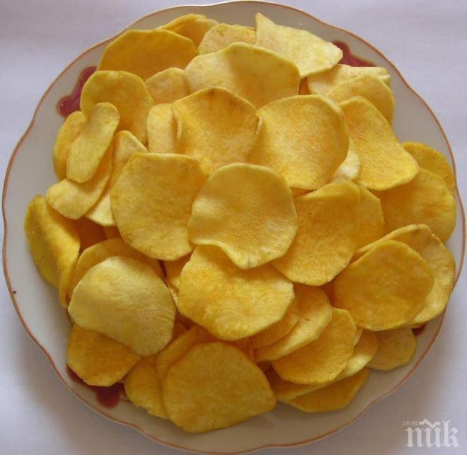 Гладни крадци! Гардовете на басейн конфискуваха и изядоха чипса на деца