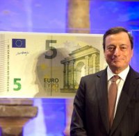 Марио Драги предтави 5 евро с напдиси на кирилица 