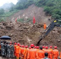 Осем мъртви под свлачище в Китай