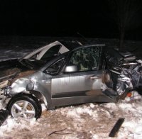 Мъж е с опасност за живота след катастрофа