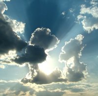 Облаци и валежи нахлуват в България