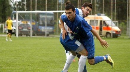 левски засили младок ботев събира пари пострадал