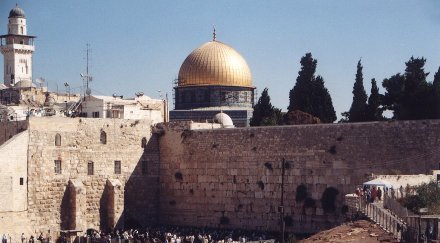 израелски заселници стрелят местните палестина