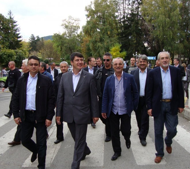 Ахмед Доган бие шута на 30 % от депутатите си 