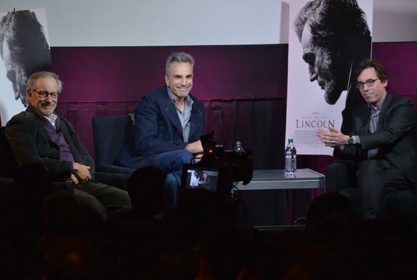 Линкълн на Спилбърг с 12 номинации за Оскар