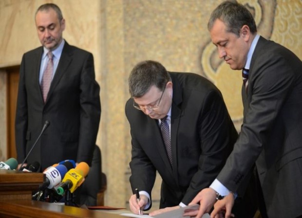 Гаф в първите минути след клетвата на Сотир Цацаров