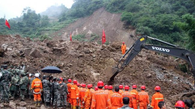 Осем мъртви под свлачище в Китай