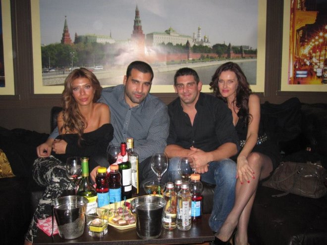 Гаджетата на Багата гледат кучето на Русата Златка