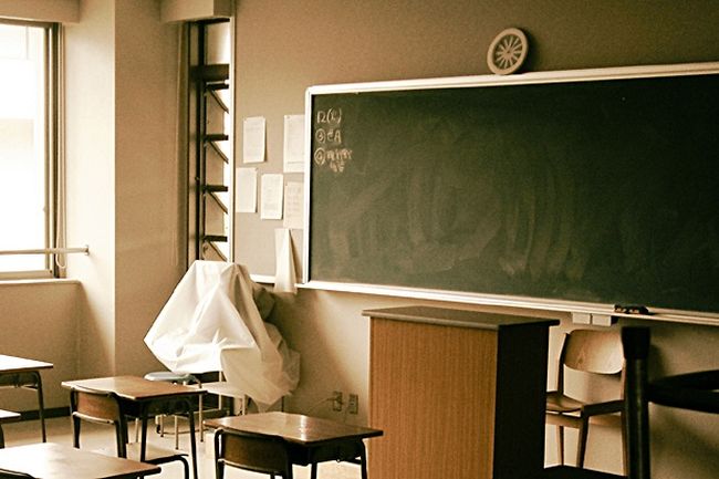 15-годишна окраде учителката си и своя съученичка