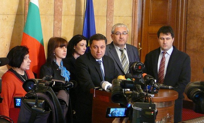 Смях: Яне поиска отмяна на референдума