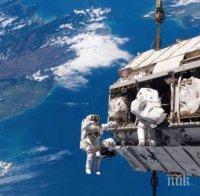 Руски космонавти завършиха успешно излизането си в космоса