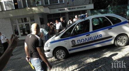 двама пребиха ограбиха баба шумен