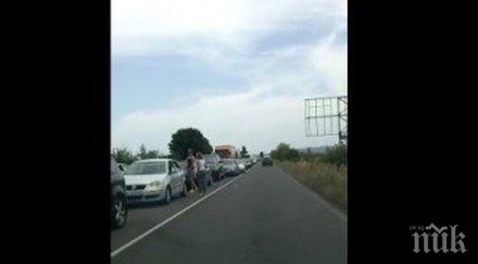 катастрофа предизвика огромно задръстване пътя варна бургас видео