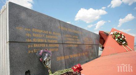 осеяха цветя паметника загинали войници околовръстното