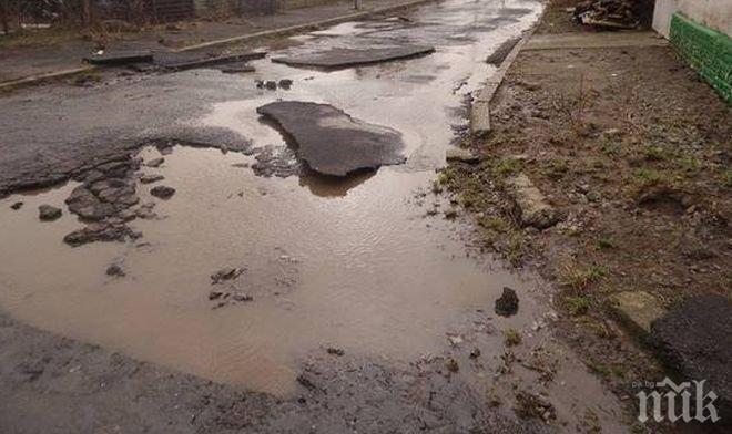 Улиците в Рим пълни с дупки