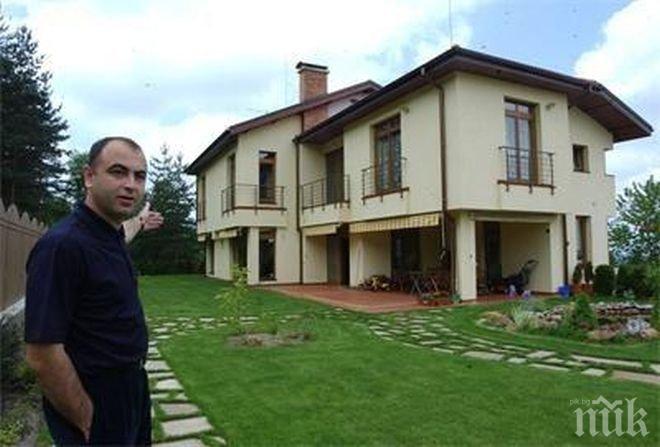 Взеха доказателство от автомобила на Ламбовски