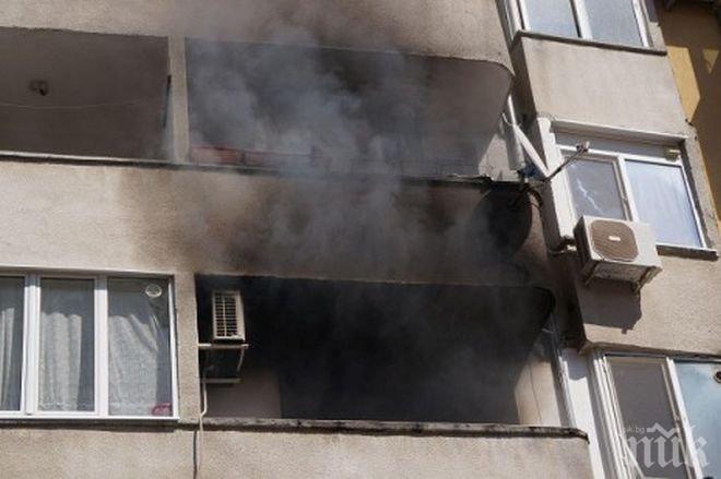 Пожар горя в апартамент във Варна, 60-годишен пострада 