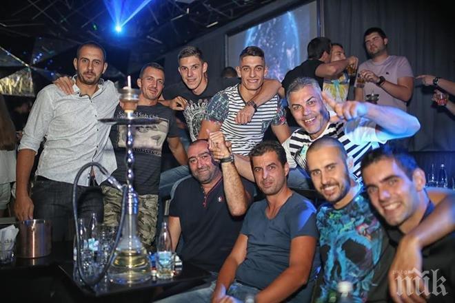 Волейболистите ни изригнаха на лудо парти в столичния Клуб 33