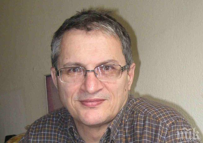 Чавдар Найденов: Бърни Сандърс хвърли ръкавица срещу милиардерската класа и събуди ентусиазъм Чавдар Найденов: Бърни Сандърс хвърли ръкавица срещу милиардерската класа и събуди ентусиазъм