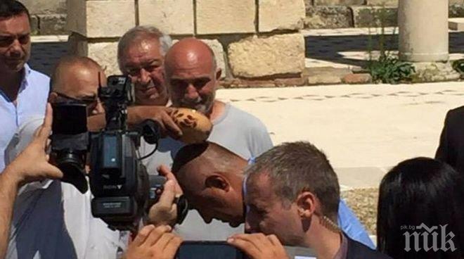 Божидар Димитров отговори на атаката: Борисов и министрите не пиха и капка от свещената вода в Плиска!