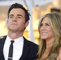  Звездно семейство! Дженифър Анистън и Джъстин Теру си осиновили момиченце