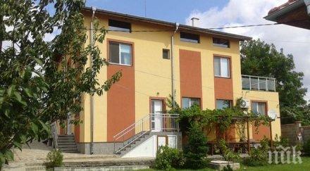 шефът дома стари хора българово издирваният илия милушев избяга оградата качен строително скеле