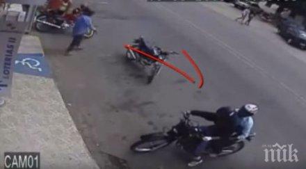 бразилски полицаи гръмнаха въоръжен обирджия улицата видео