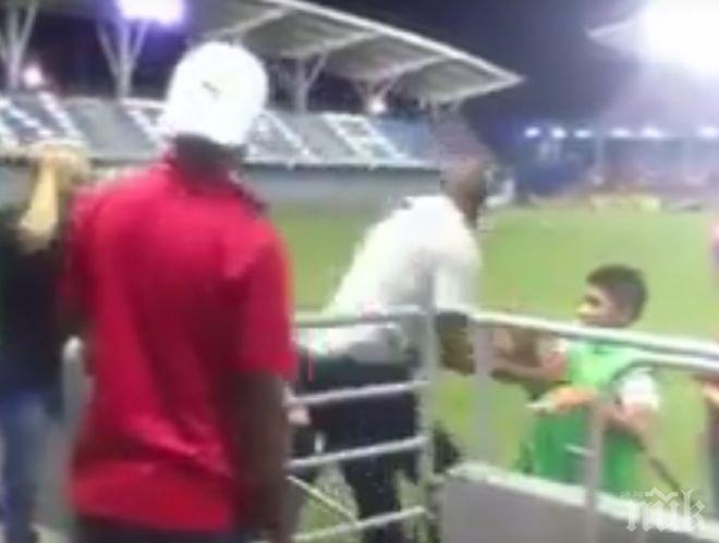 Позор! Треньорът на Коста Рика Уанчоп блъсна дете и се сби с официално лице (видео)