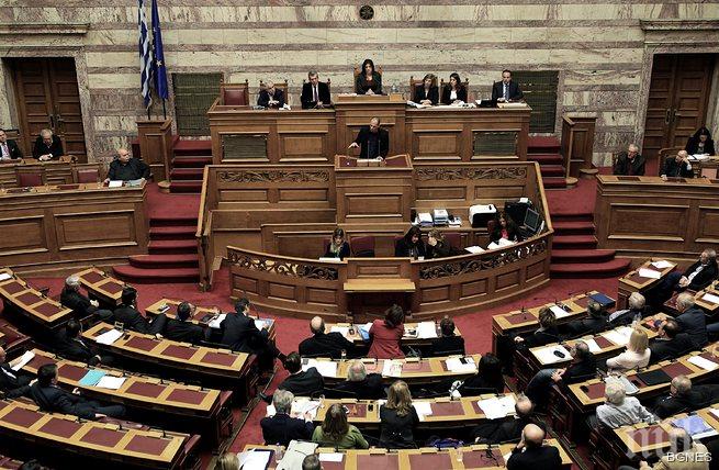 Депутатите в Гърция обсъждат третата спасителна програма
