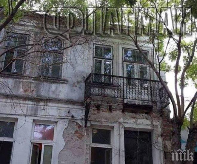 Тераса на ужасите в Бургас! Балконът може всеки момент да се срути