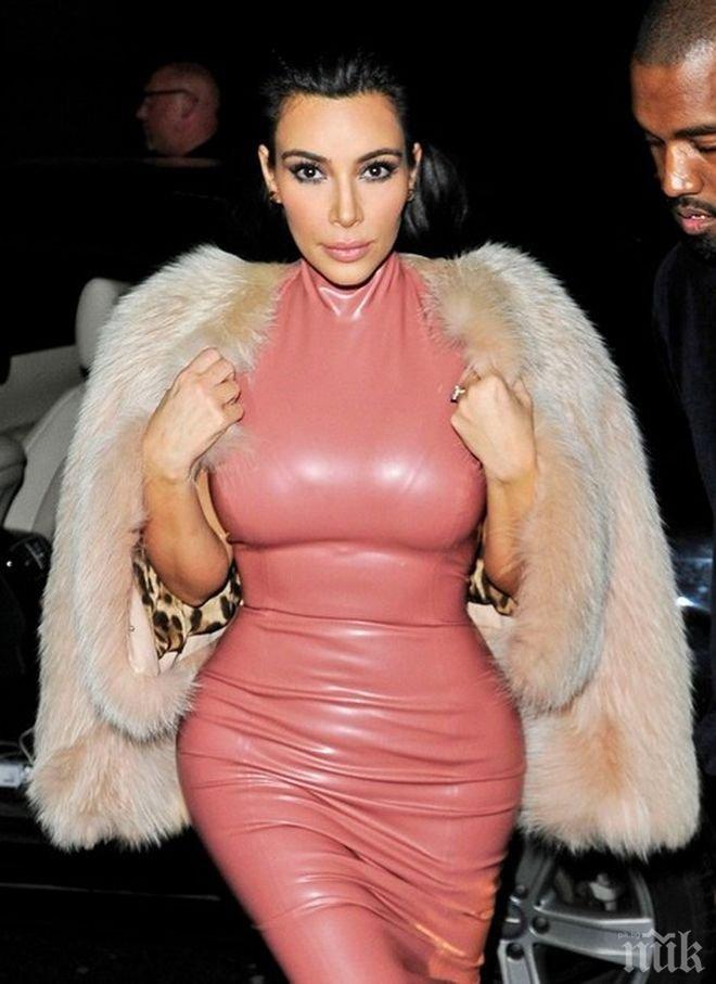 Страхотия! Ким Кардашиян публикува свое селфи гола и бременна (снимка 18+)