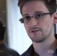 Сноудън остава в Русия