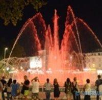 Водно светлинно шоу правят на централния фонтан във Варна