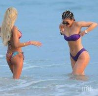 Сестрата на Ким Кардашиян – Кайли се разголи на плажа (снимки)
