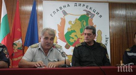 пожарникари полицаи вадили шофьора увисналата хемус цистерна