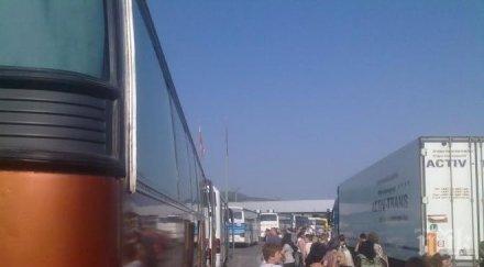 първо пик огромни опашки автобуси границата сърбия калотина снимка