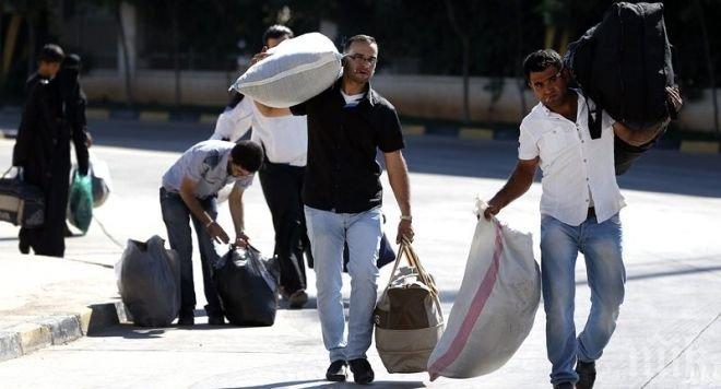 Турция спира трафикантите към Италия, те пробиват към Гърция