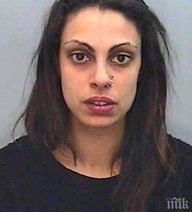 Болногледачка в дом се снимала как тормози сексуално пациенти на по 100 години