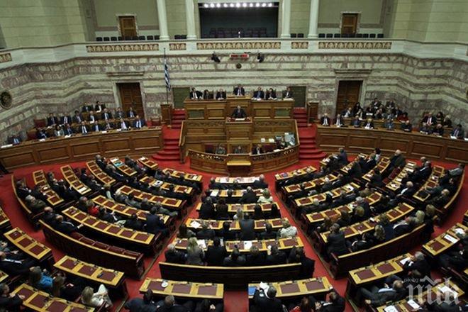 Дебат по процедурни въпроси в парламента на Гърция забавя гласуването по споразумението с кредиторите