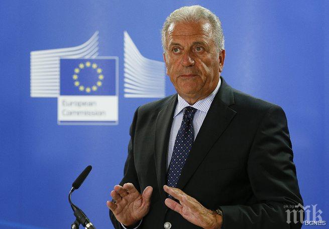 Еврокомисар: ЕС е задължен да помогне на Гърция за бежанската криза   