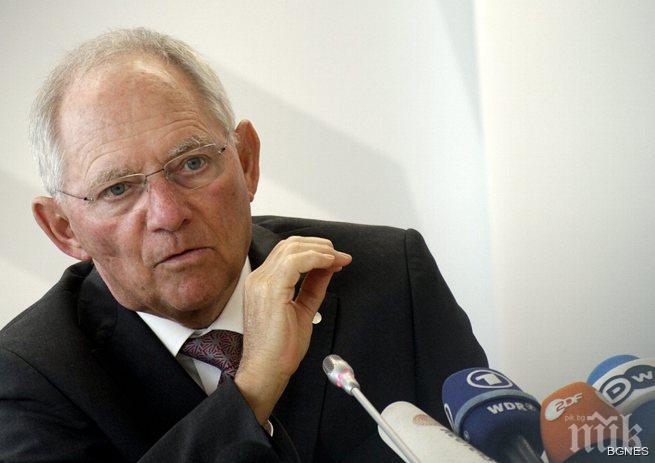 Волфганг Шойбле: Не е възможно дълговете на Гърция да бъдат опростени