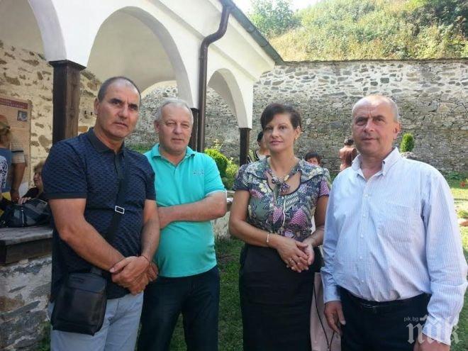 Цветанов почете храмовия празник на църквата „Успение Богородично“ в Широка лъка