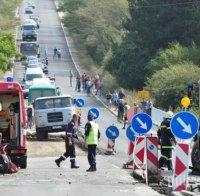 Тежка верижна катастрофа: Камион и две коли се удариха на стария път от Варна за Бургас