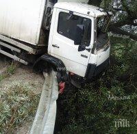 Камион блокира трафика по АМ 