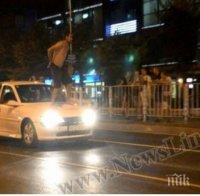 Петима полуголи мъже буйстваха в центъра на Варна през нощта, полицията едва ги озапти (снимки)
