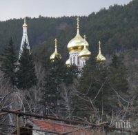Златната църква в Шипка се руши
