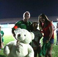 Стоичков с уникален жест към болно дете (снимки + видео)