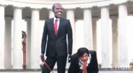 перверзен паметник обама саакашвили изникна одеса милицията бутна видео